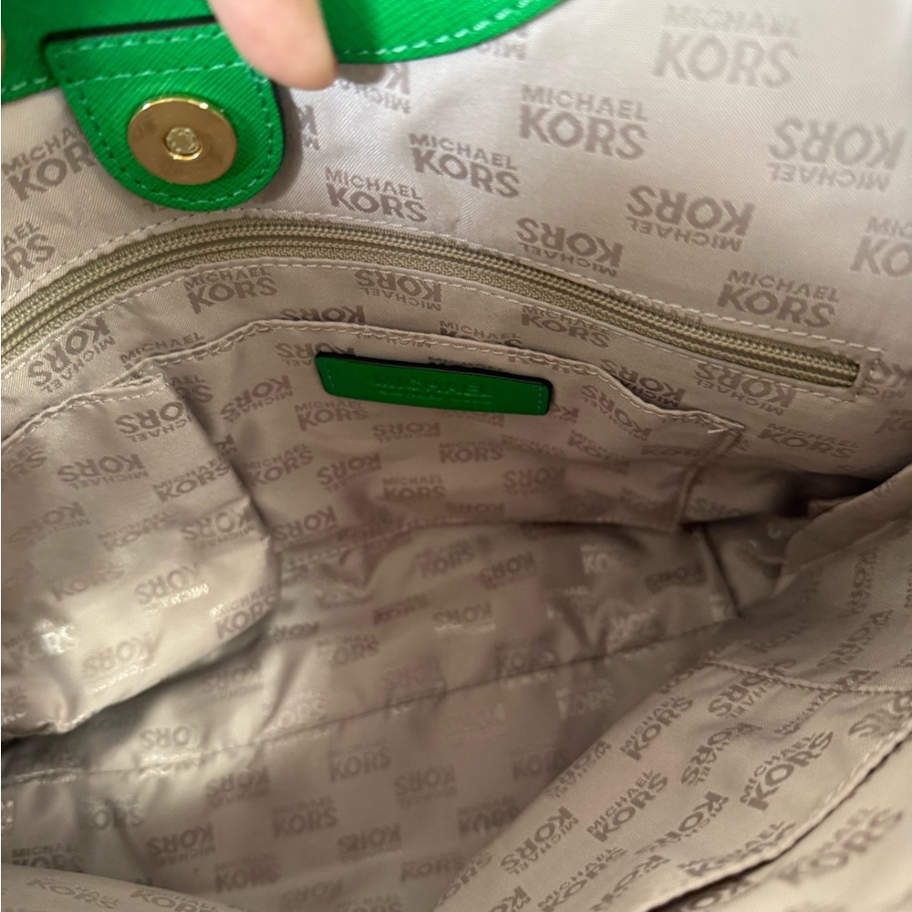 Michael Kors Lillie Large Chain Shoulder Tote - Picture 8 of 12